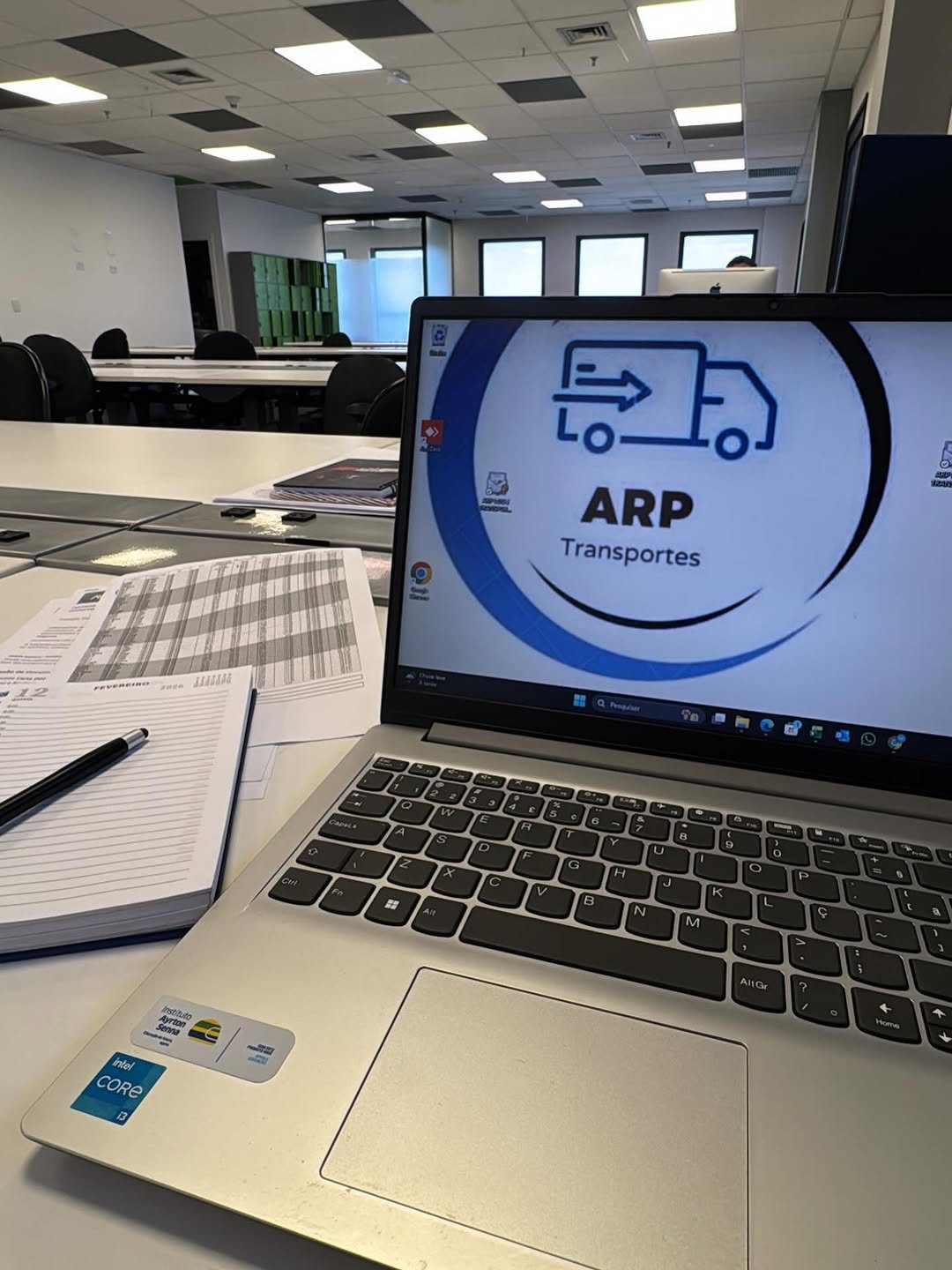 Caminhão da ARPlog em operação